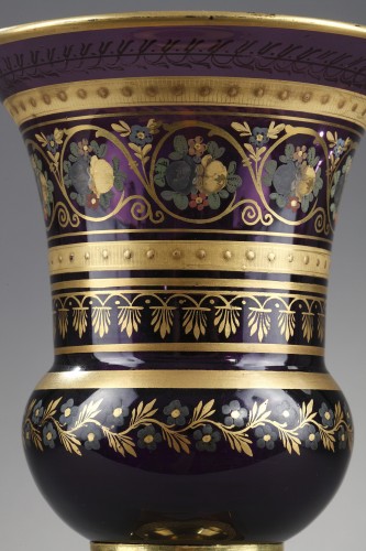 XIXe siècle - Vase Medicis en cristal opalin de couleur améthyste vers 1820-1830