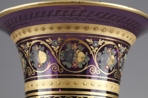 Vase Medicis en cristal opalin de couleur améthyste vers 1820-1830 - Restauration - Charles X