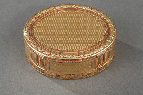 Objects of Vertu  - Boite ou tabatière en or d&#039;époque Louis XVI