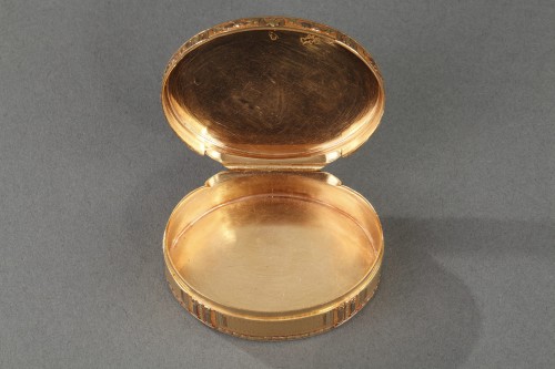 Antiquités - Boite ou tabatière en or d'époque Louis XVI