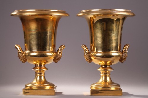 Céramiques, Porcelaines  - Paire de vases en porcelaine de Paris signés Feuillet circa 1820-1830