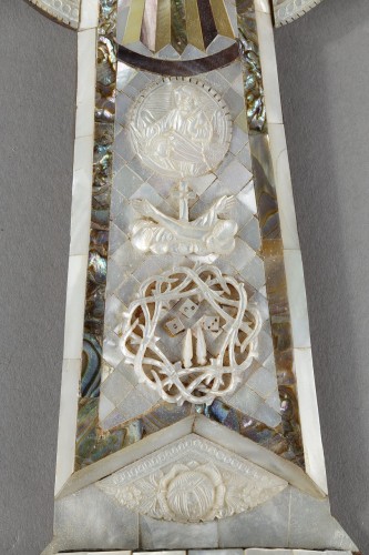 Mother of pearl reliquary crucifix on olive wood - Art nouveau