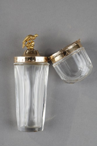 Objects of Vertu  - 18th century Gold and cut crystal perfume Flask. 