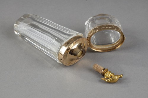 Louis XVI - 18th century Gold and cut crystal perfume Flask. 