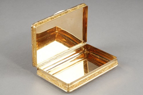 Antiquités - Rectangular box in gold and blue enamel