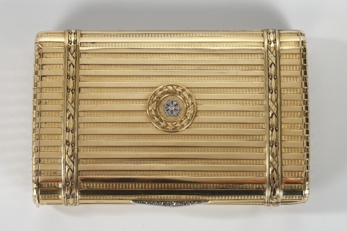 Objects of Vertu  - Gold case with diamonds. Edouard Husson. Early 20th century. 
