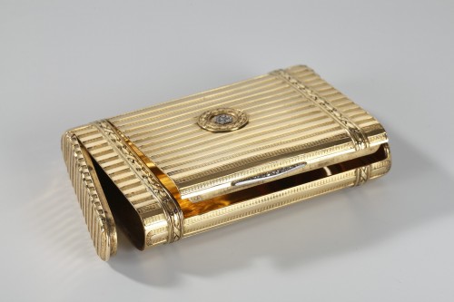 Gold case with diamonds. Edouard Husson. Early 20th century.  - 