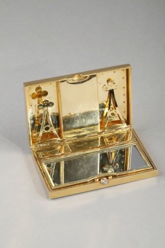 Art Déco - Une minaudiere Art Deco en or et email