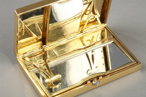Antiquités - Une minaudiere Art Deco en or et email