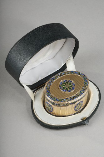 18th century gold and enamel oval snuffbox Switzerland or Hanau - Objects of Vertu Style Louis XVI