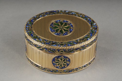 Objects of Vertu  - 18th century gold and enamel oval snuffbox Switzerland or Hanau