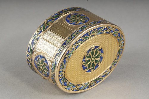 Antiquités - 18th century gold and enamel oval snuffbox Switzerland or Hanau