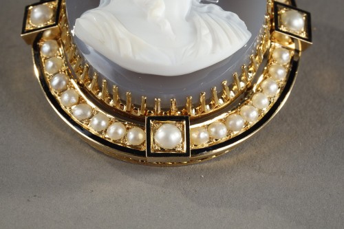 Antiquités - Camé portrait Femme monture or et perles dans son étui