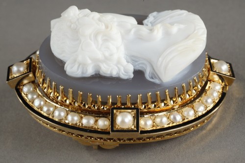Antiquités - Camé portrait Femme monture or et perles dans son étui