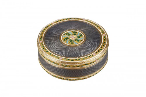 Round gold and enamel bonbonniere or snuffbox, late 18th century