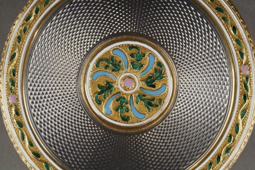 Objects of Vertu  - Round gold and enamel bonbonniere or snuffbox, late 18th century