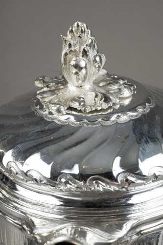 Antiquités - A silver Bointaburet chocolatiere, XIX century