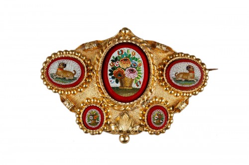 A brooch with five micromosaics