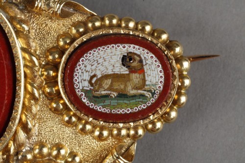 A brooch with five micromosaics - 