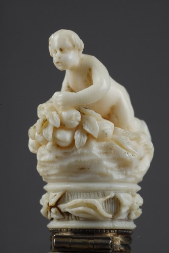 XIXe siècle - Flacon à parfum cristal et ivoire, XIXe siècle