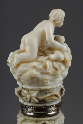 Antiquités - Flacon à parfum cristal et ivoire, XIXe siècle