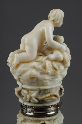 Antiquités - A crystal and ivory perfume bottle, 19th century