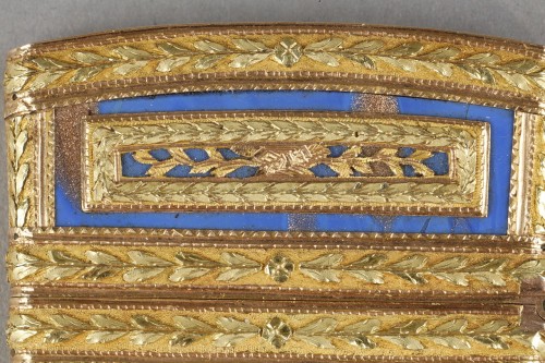 Louis XVI - Souvenir case in gold and &quot;aventurine glass&quot; imitating lapis lazuli