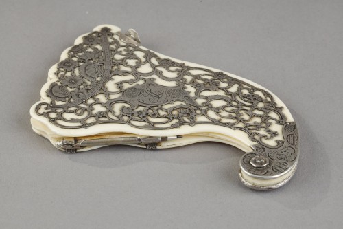 Carnet de bal argent et ivoire, milieu du XIXe siècle - Objets de Vitrine Style Napoléon III