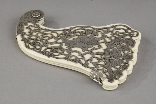 Objects of Vertu  - Mid-19th century dance card in silver and ivory. 