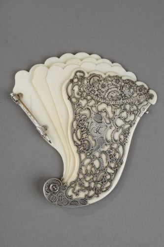 Mid-19th century dance card in silver and ivory.  - 