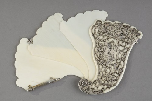 XIXe siècle - Carnet de bal argent et ivoire, milieu du XIXe siècle