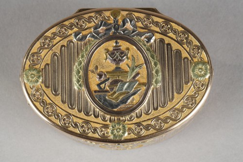 Une tabatière en or du XVIIIe siècle de Francois Chazcroy - Ouaiss Antiquités