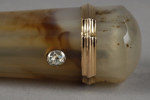 Antiquités - Gold-mounted agate wax case 18th century