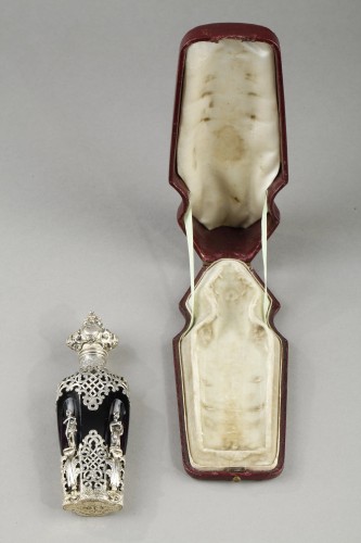 Flacon à sels en cristal améthyste et argent de Louis Bruneau, XIXe siècle - Ouaiss Antiquités