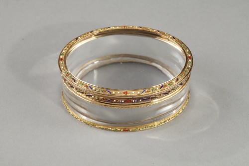 Objects of Vertu  - Rock crystal and gold oval box, late 18th century