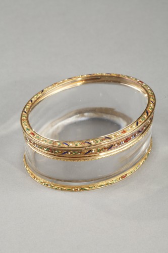 Boite ovale cristal de roche et or, fin du 18e siècle - Ouaiss Antiquités