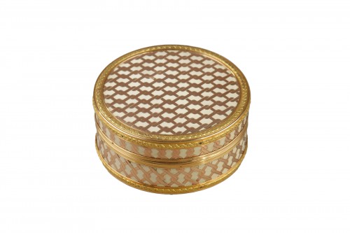 Round gold and composition box from the late 18th century