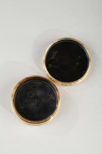 Antiquités - Boite ronde en or et composition de la fin du 18e siècle