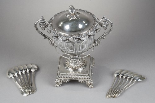 19th century - A crystal and silver jam dish with spoons, 19th century