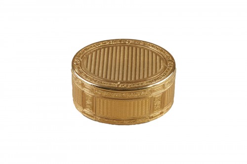 18th century gold snuff box by Pierre Pleyards 