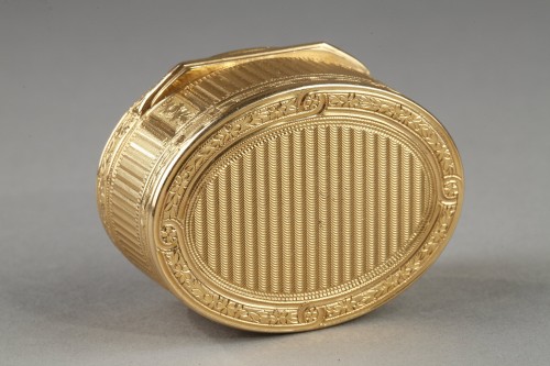 Antiquités - Tabatiere en or du 18e siècle de Pierre Pleyards