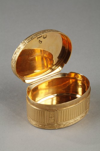 Antiquités - Tabatiere en or du 18e siècle de Pierre Pleyards