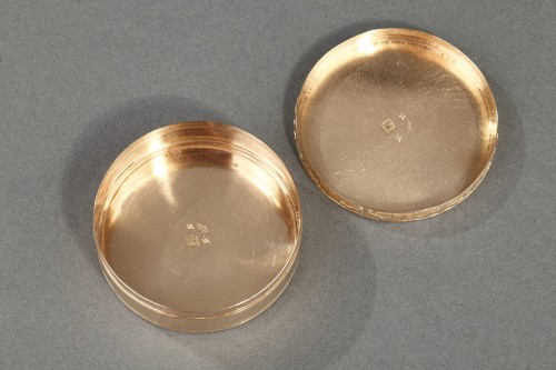 Antiquités - Gold pill box, Restoration period