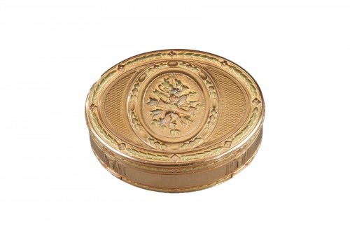 Louis XVI oval gold snuffbox