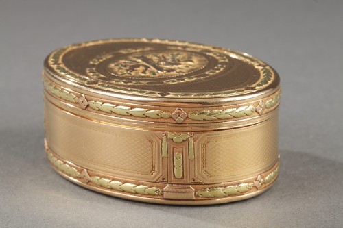 Tabatiere ovale en or d'epoque Louis XVI - Objets de Vitrine Style Louis XVI