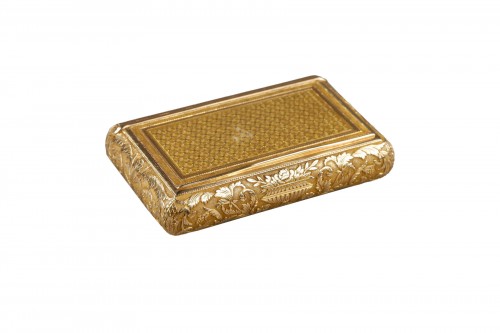 A gold rectangular tabatiere, early 19th century