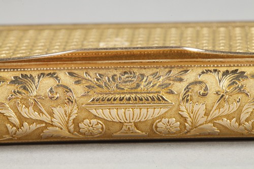 Antiquités - A gold rectangular tabatiere, early 19th century