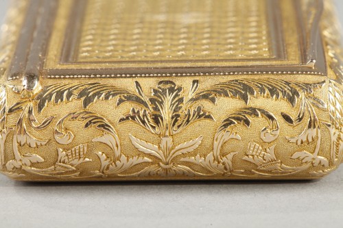 Antiquités - A gold rectangular tabatiere, early 19th century