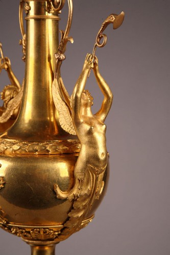 Paire de candélabres aux cygnes et femmes ailées, d'époque Directoire - Luminaires Style Directoire