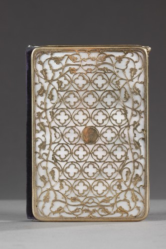 Carnet de bal en vermeil et nacre du milieu du XIXe siècle signé Tahan - Objets de Vitrine Style 